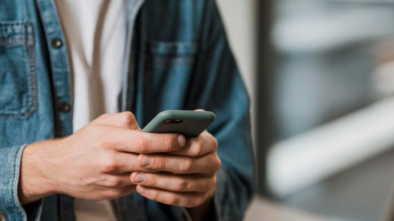 Un científico argentino asegura que la radiación de los celulares es un riesgo para la salud