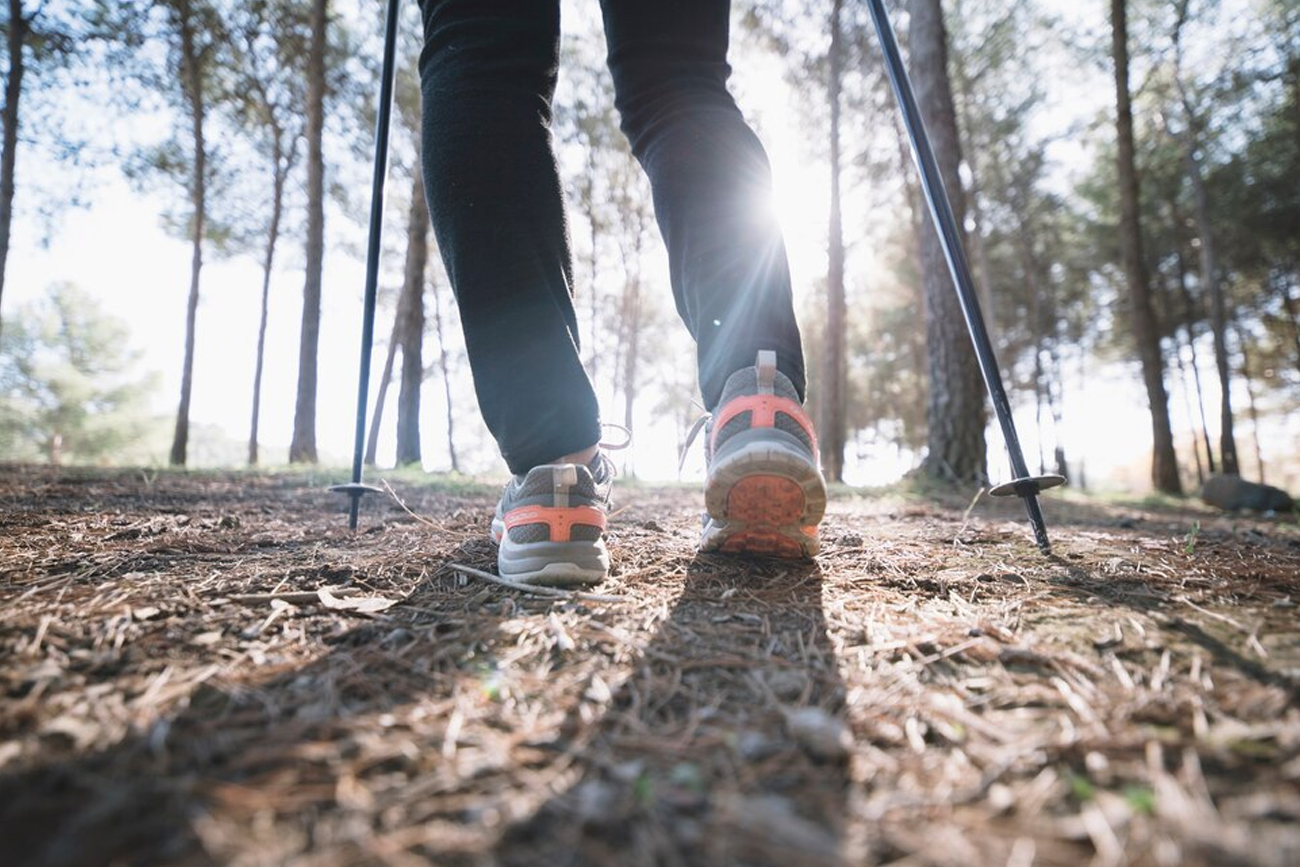 Una simple caminata puede mejorar la salud del corazón y la memoria