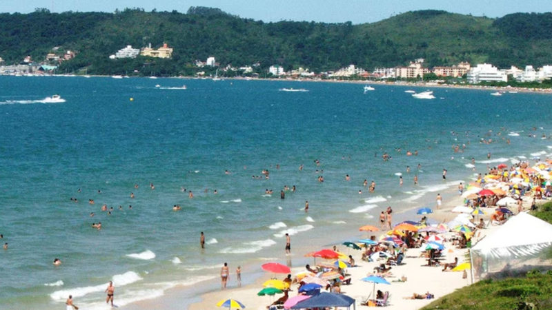 Un brote de gastroenteritis afecta playas del sur de Brasil