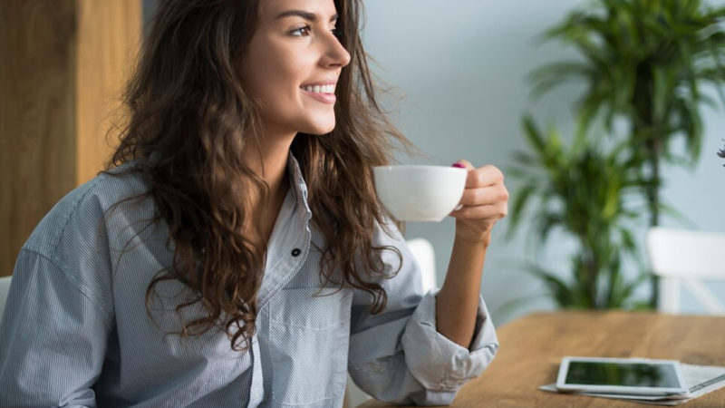 Un estudio de Harvard revela que beber café por la mañana podría ayudarte a vivir más