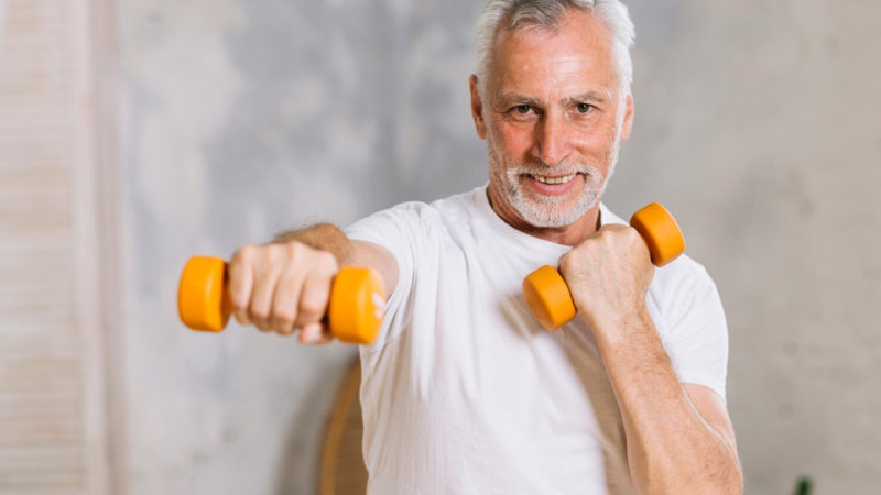 El entrenamiento con pesas es el mejor ejercicio para el insomnio entre las personas mayores